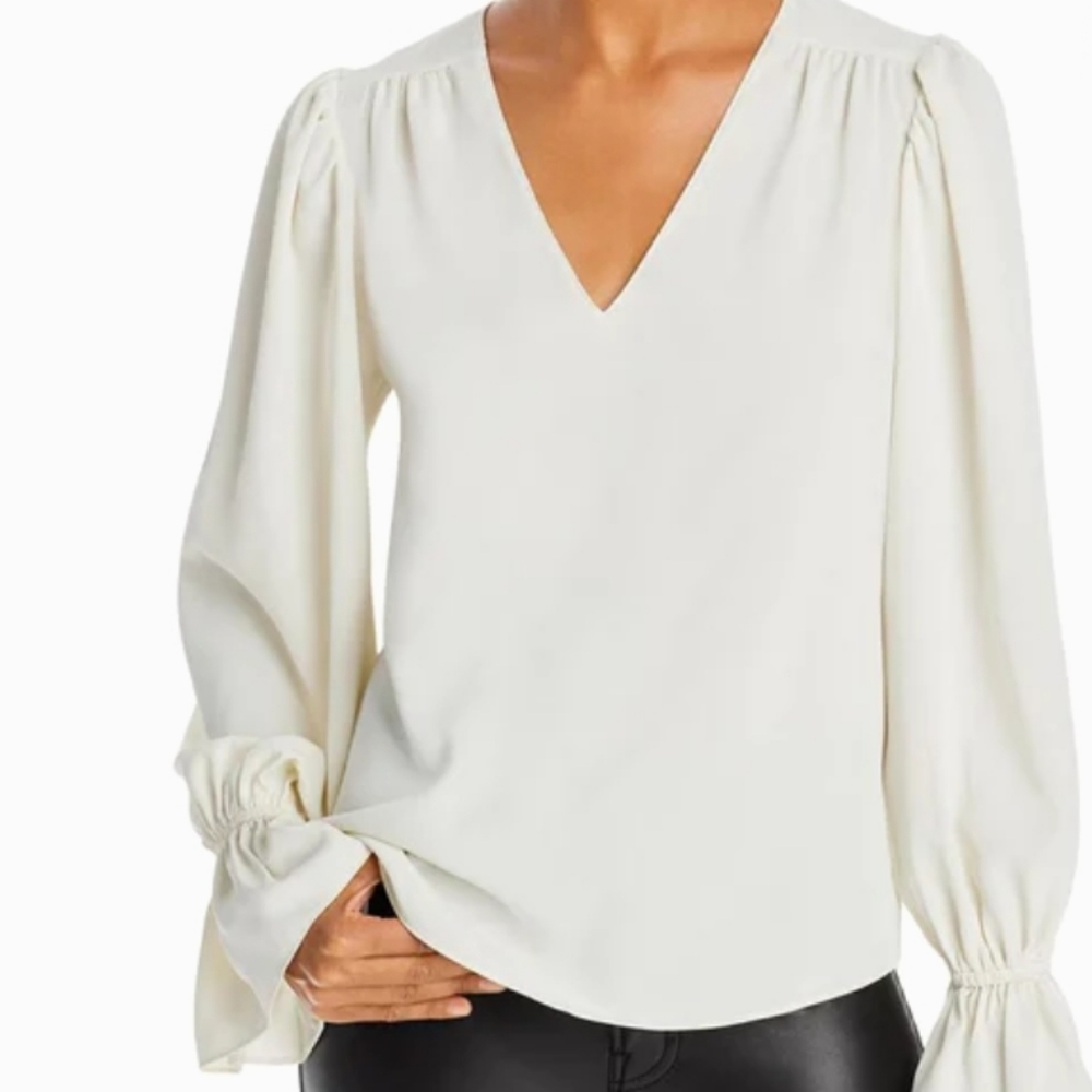 Aqua Ivory V Neck Pullover Blouse
